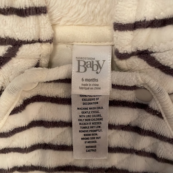 Nordstrom Baby Bunting. Size 6 mos. - Picture 3 of 4